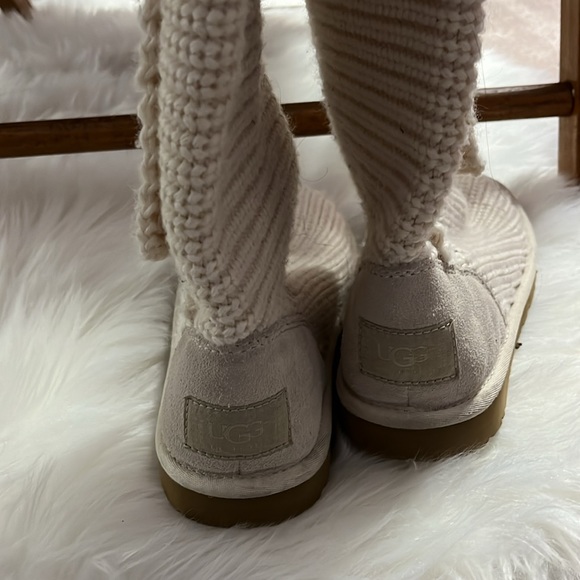 White knitted uggs - Picture 2 of 3